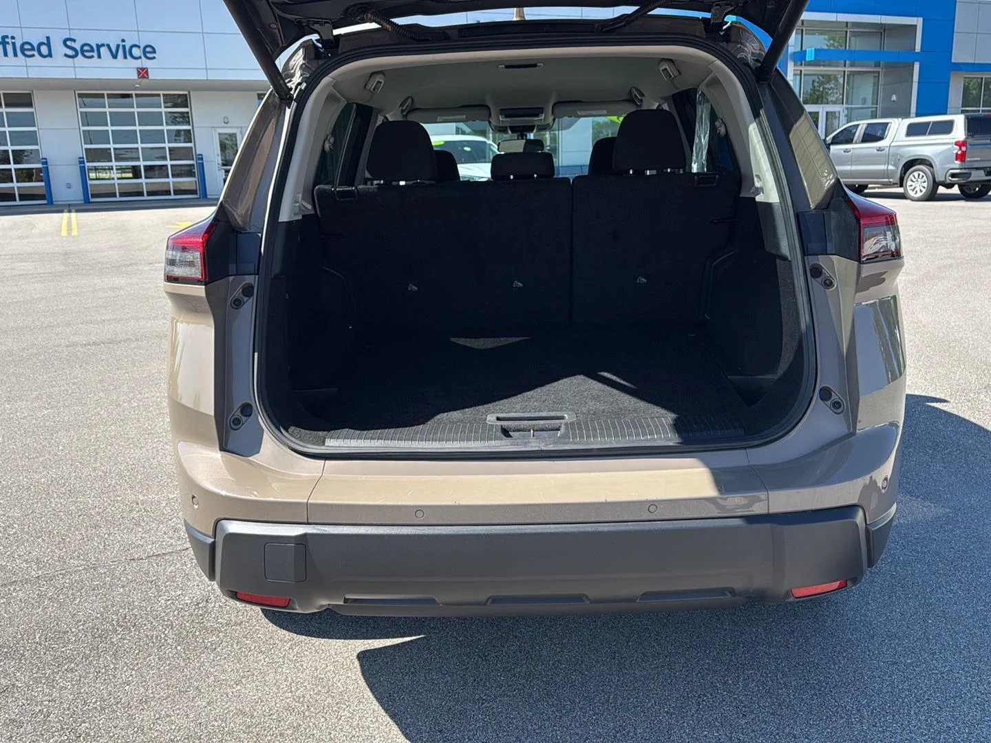 2025 Nissan Rogue SV - Photo 12