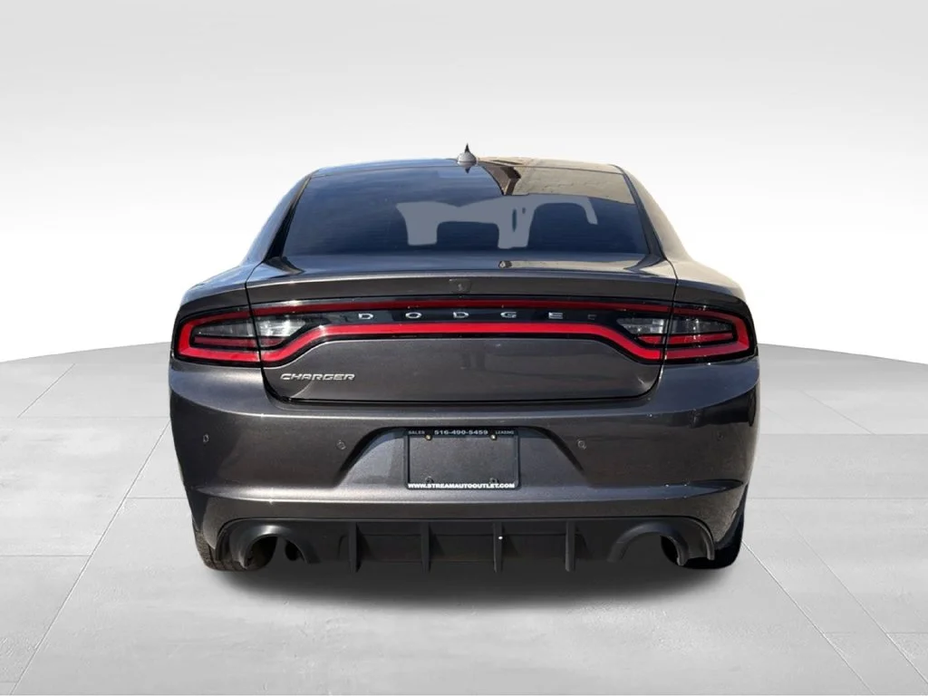 Used 2023 Gray Dodge SXT image 7
