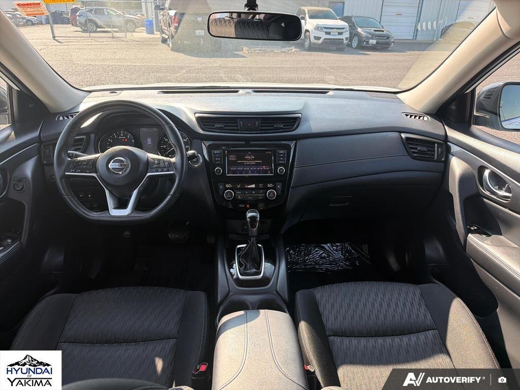 Used 2018 Glacier White Nissan SV image 24