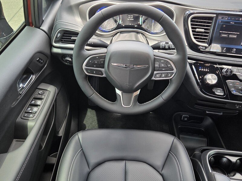 2026 Chrysler Pacifica Select - Photo 11