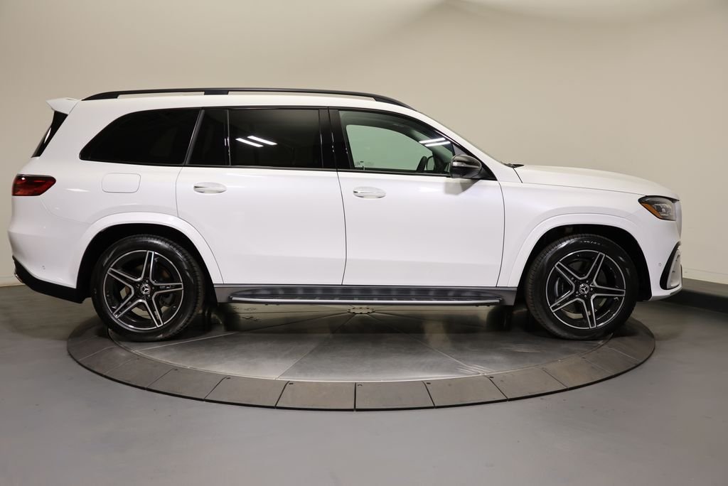 New 2026 MANUFAKTUR Moonlight White Metallic Mercedes-Benz GLS 450 image 8