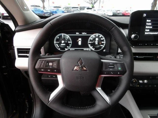 New 2025 Black Diamond/Alloy Silver Roof Mitsubishi SEL Platinum Edition image 33