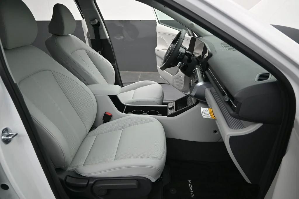 Used 2026 White Hyundai Limited image 29