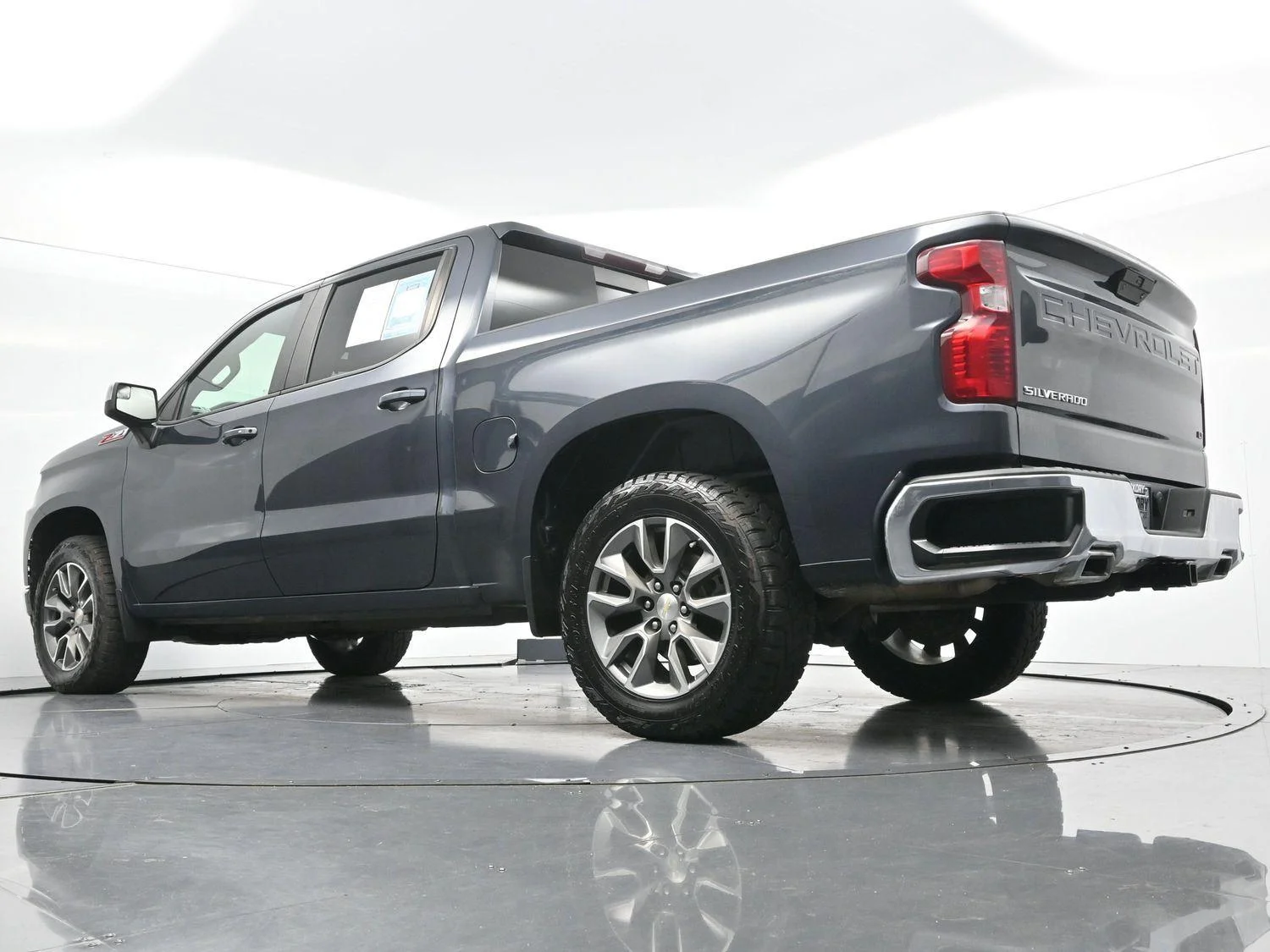 Used 2021 Shadow Gray Metallic Chevrolet LT image 49