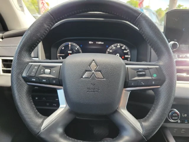 Used 2023  Mitsubishi SEL image 21