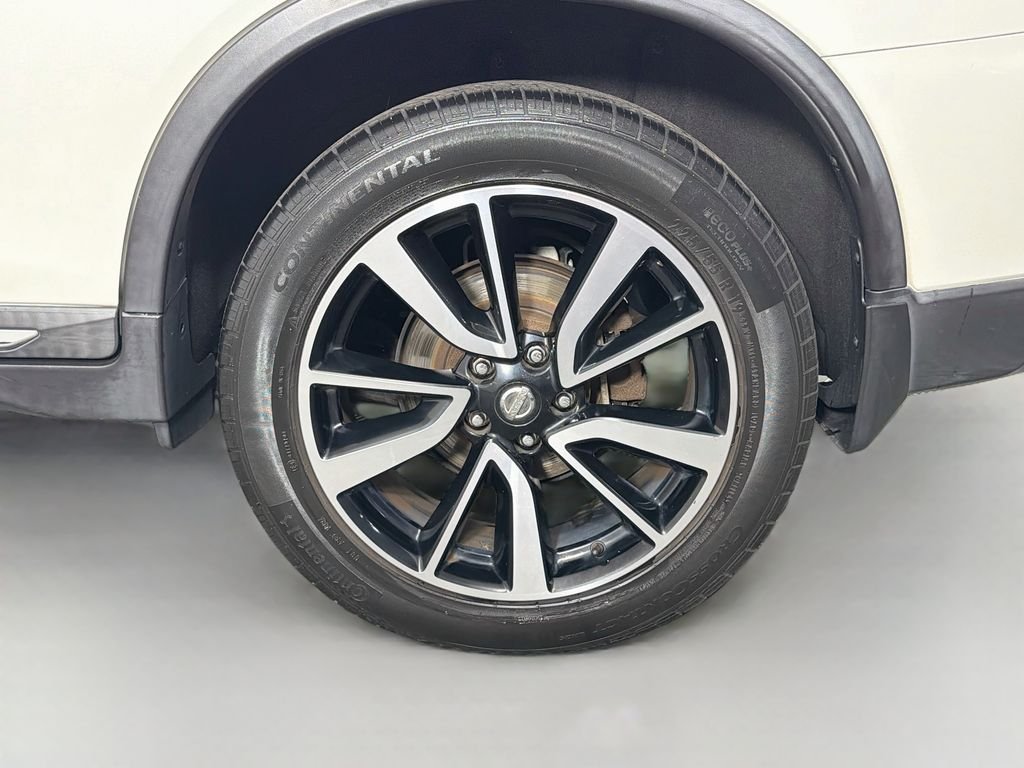 Used 2017 White Nissan SL image 31