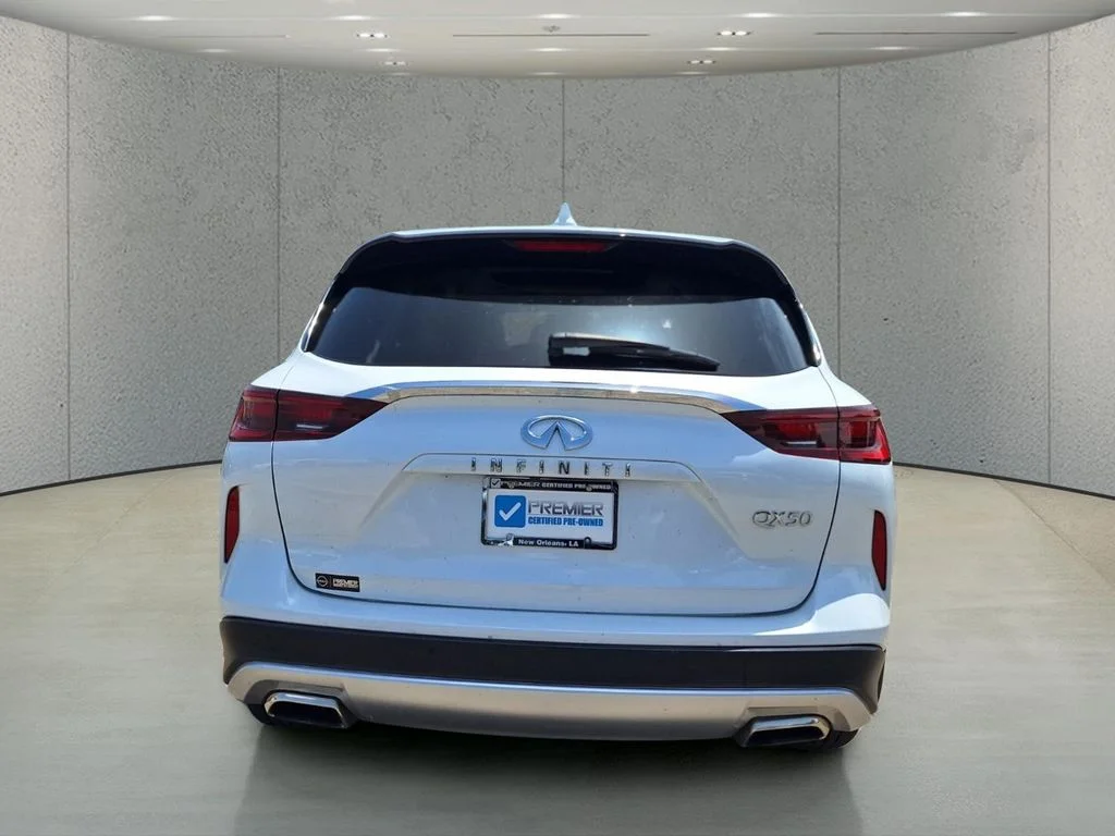 Used 2023 White INFINITI LUXE image 6