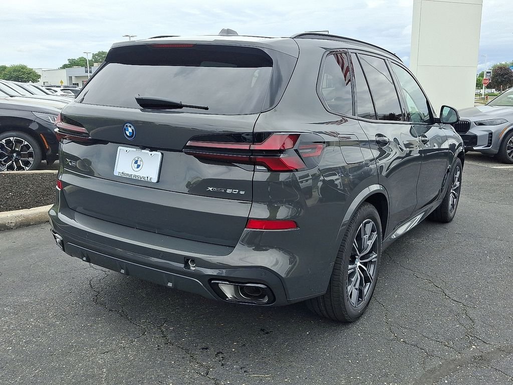 New 2026 Dravit Grey Metallic BMW xDrive50e image 4