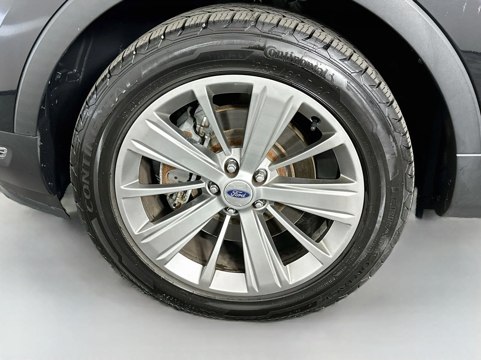 Used 2018 Shadow Black Ford Limited image 35