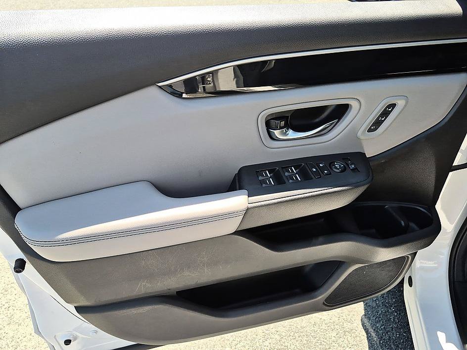Used 2025 Platinum White Pearl Honda Touring image 12