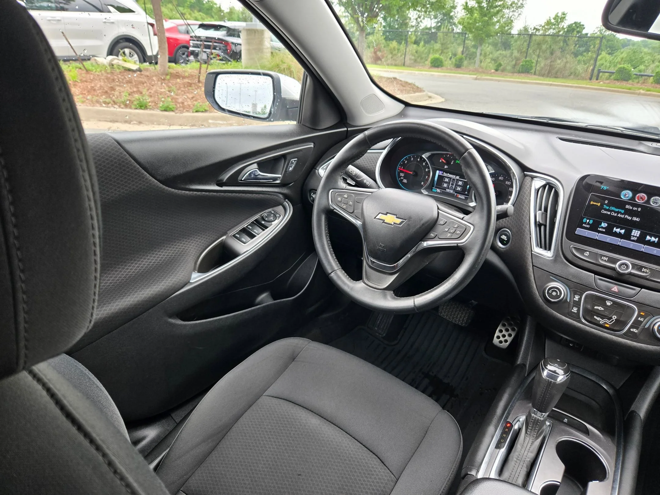 Used 2016 Silver Ice Metallic Chevrolet LT image 9