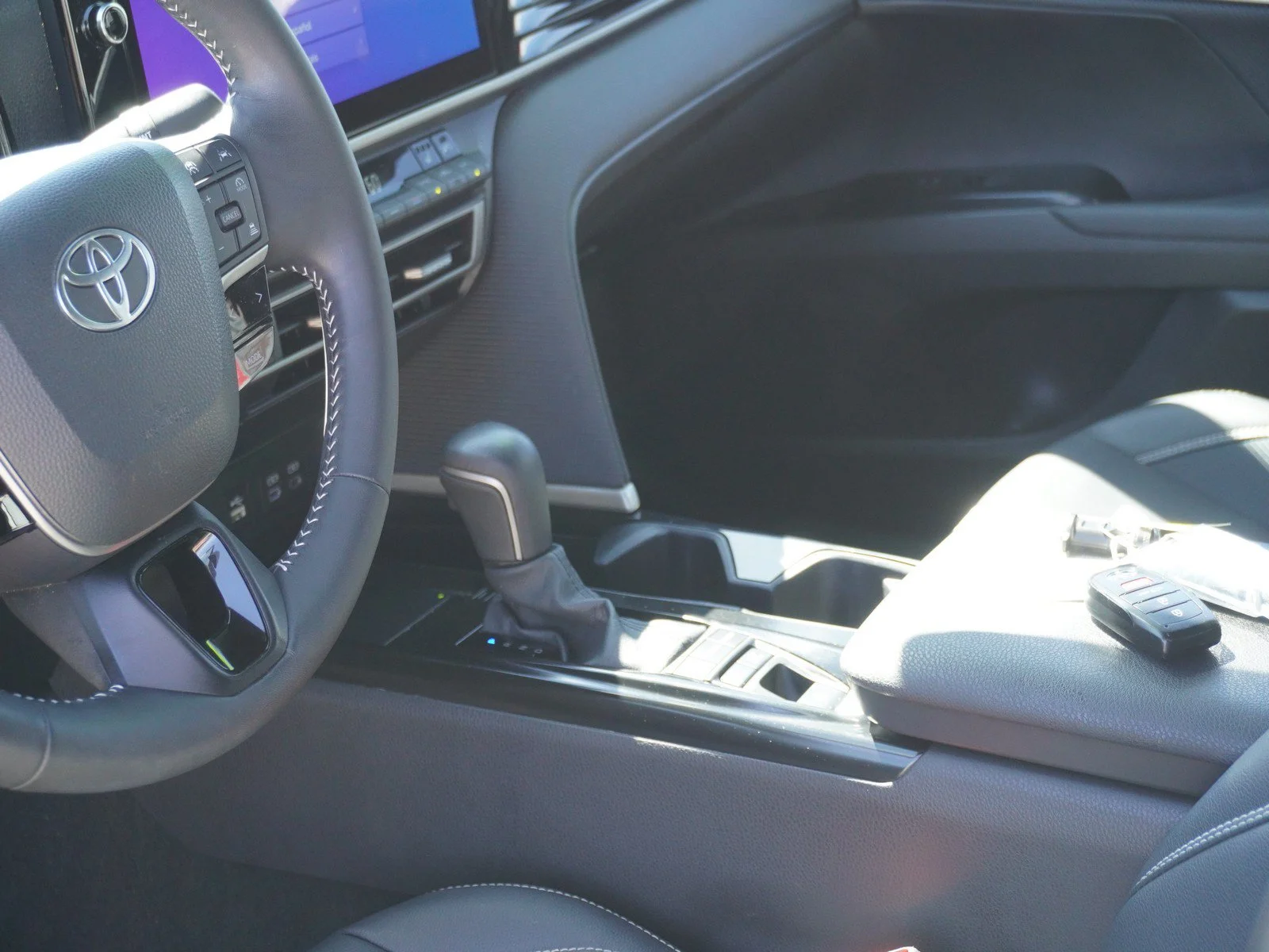 Used 2025 Ice Cap Toyota SE image 21