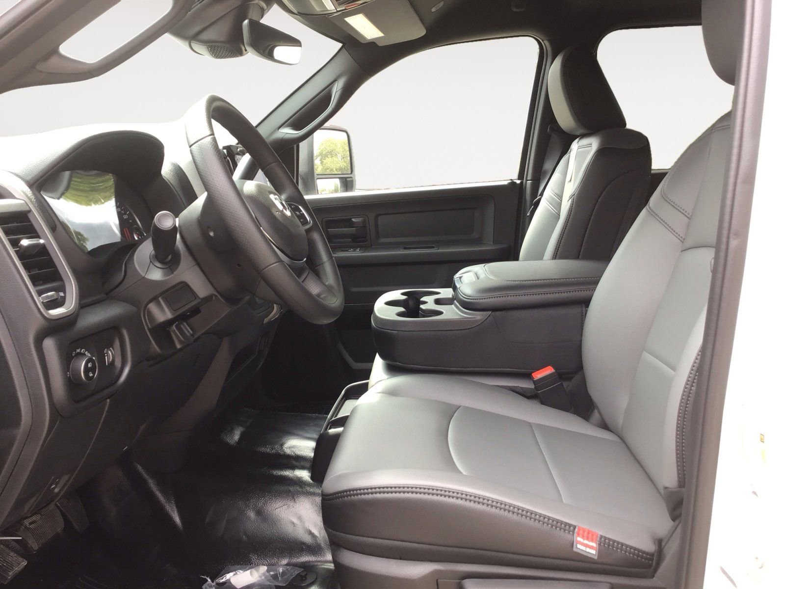 New 2026 Bright White Clearcoat RAM Tradesman image 23