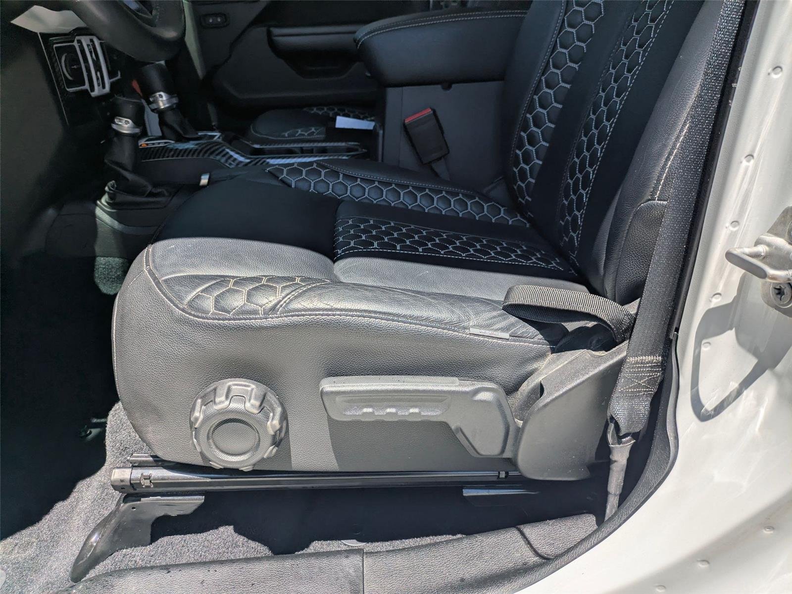 Used 2021 Bright White Clearcoat Jeep Unlimited Sport S image 14