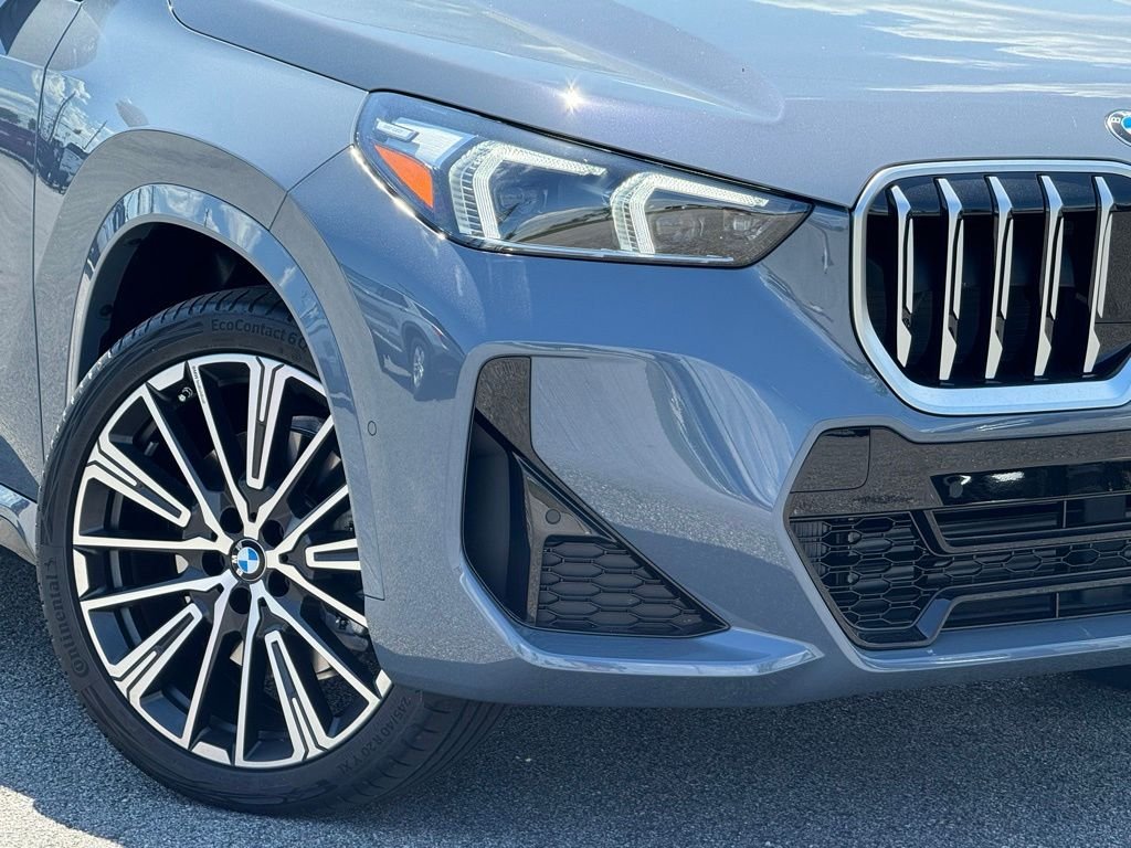 Used 2025  BMW xDrive28i image 12