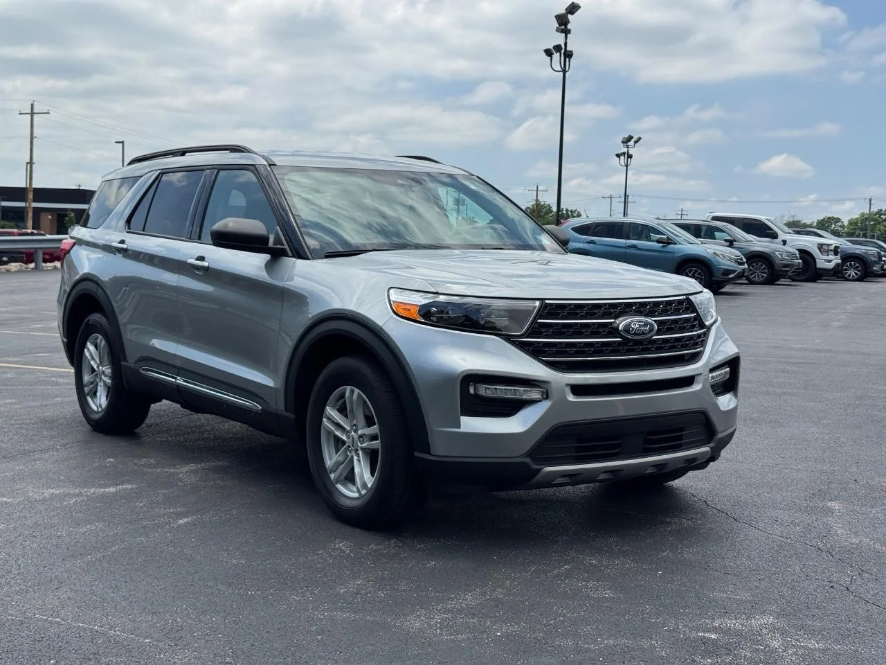 Used 2023 Iconic Silver Ford XLT image 2