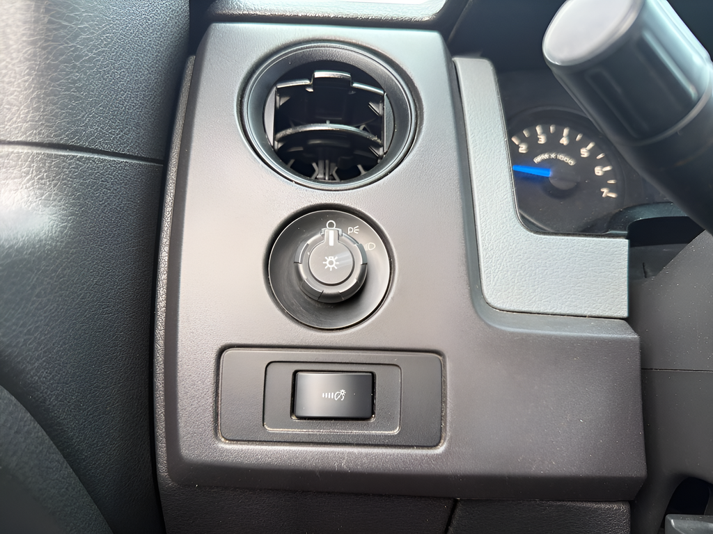 Used 2013 White Ford XL image 27
