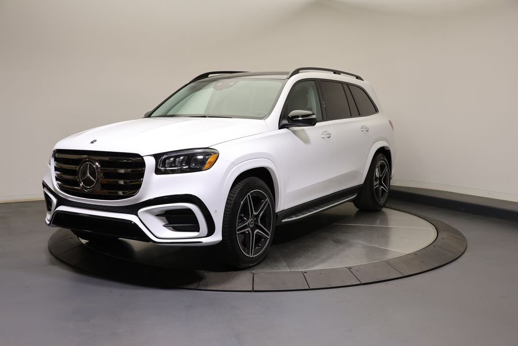 New 2026 MANUFAKTUR Moonlight White Metallic Mercedes-Benz GLS 450 image 3