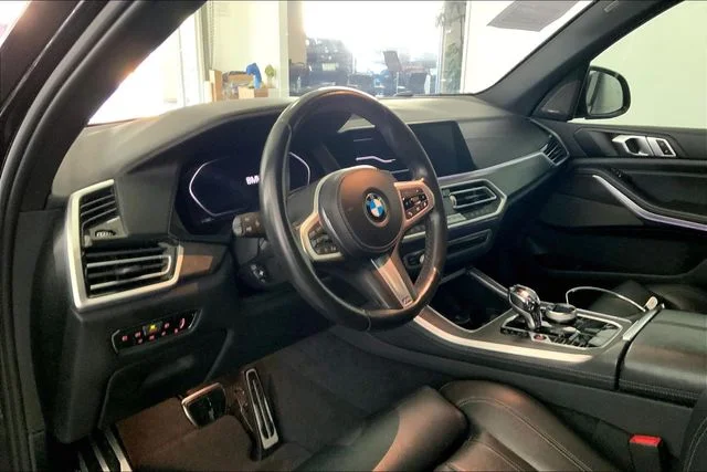 Used 2020 Black Sapphire Metallic BMW sDrive40i image 7