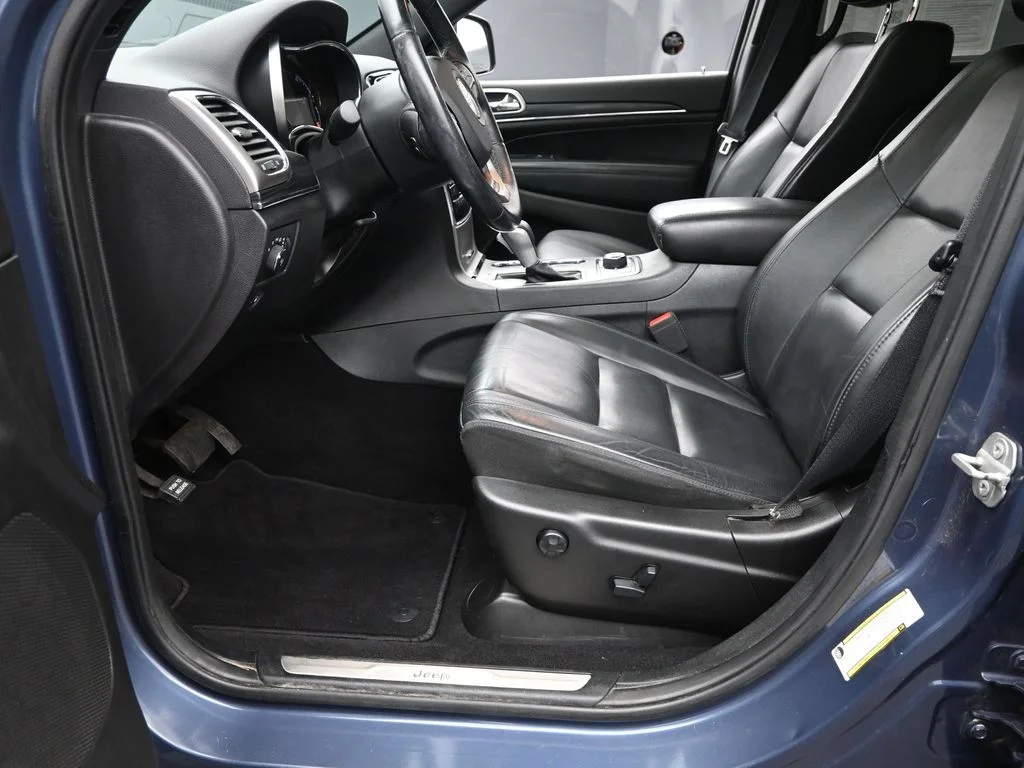 Used 2020 Blue Jeep Limited image 16