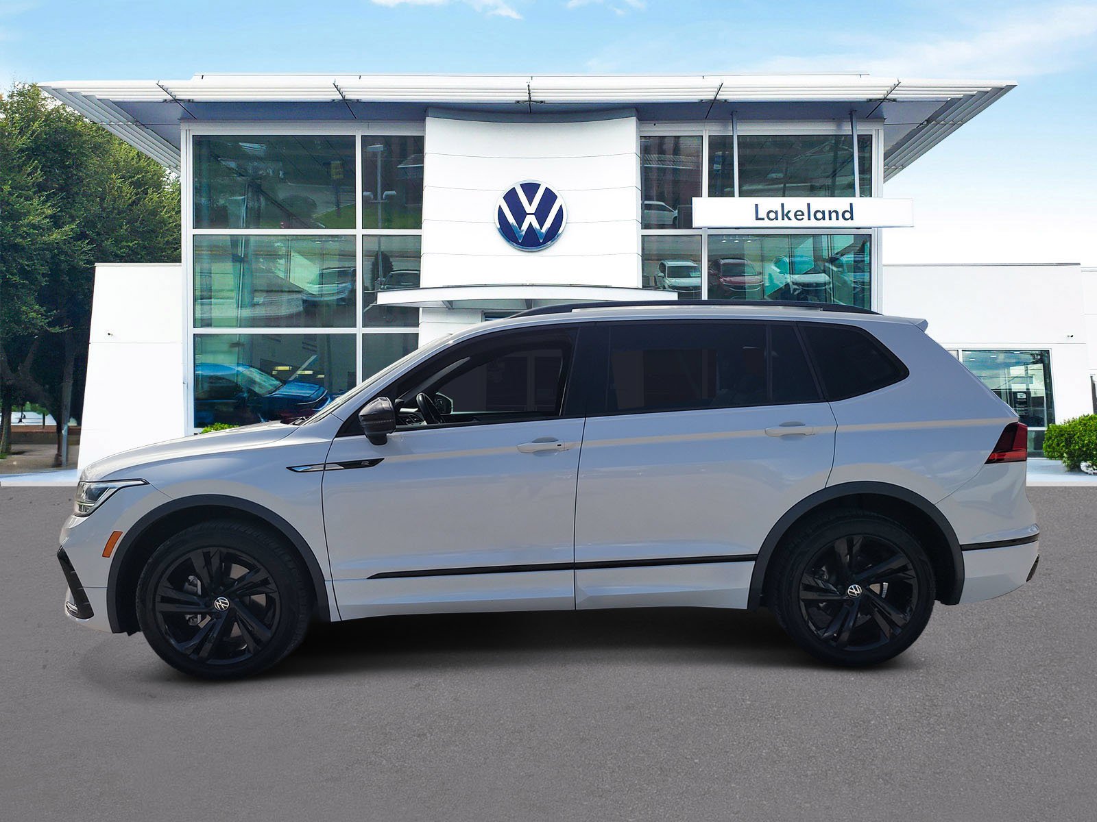 Used 2023 White Volkswagen 2.0T SE R-Line Black image 5