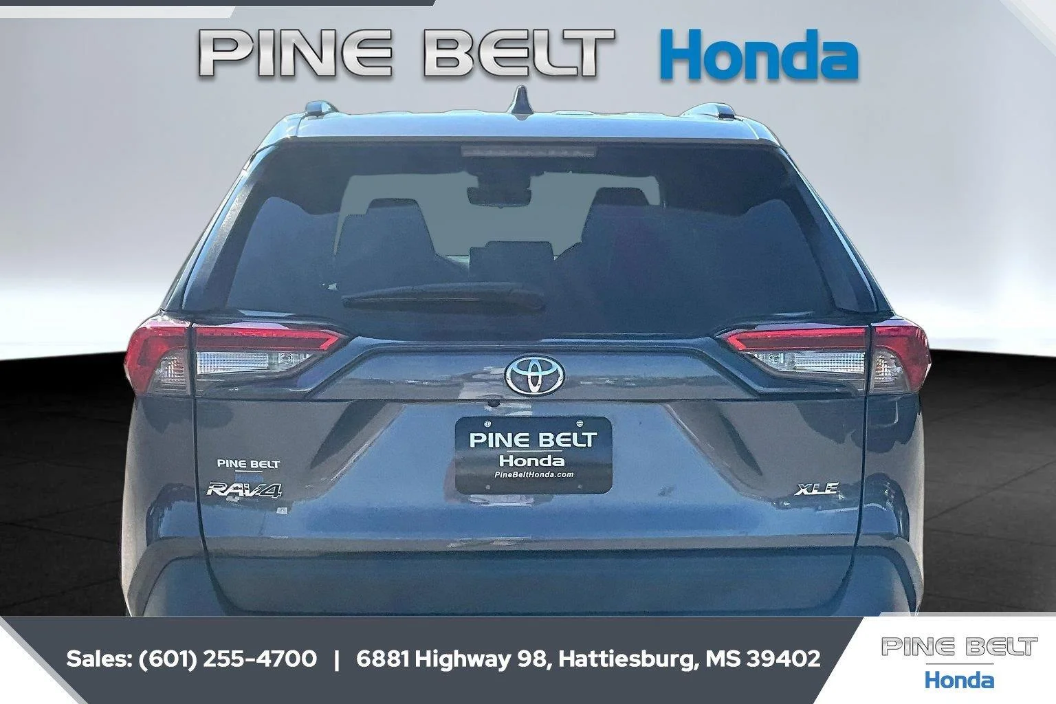 Used 2024 Magnetic Gray Metallic toyota XLE Premium image 4