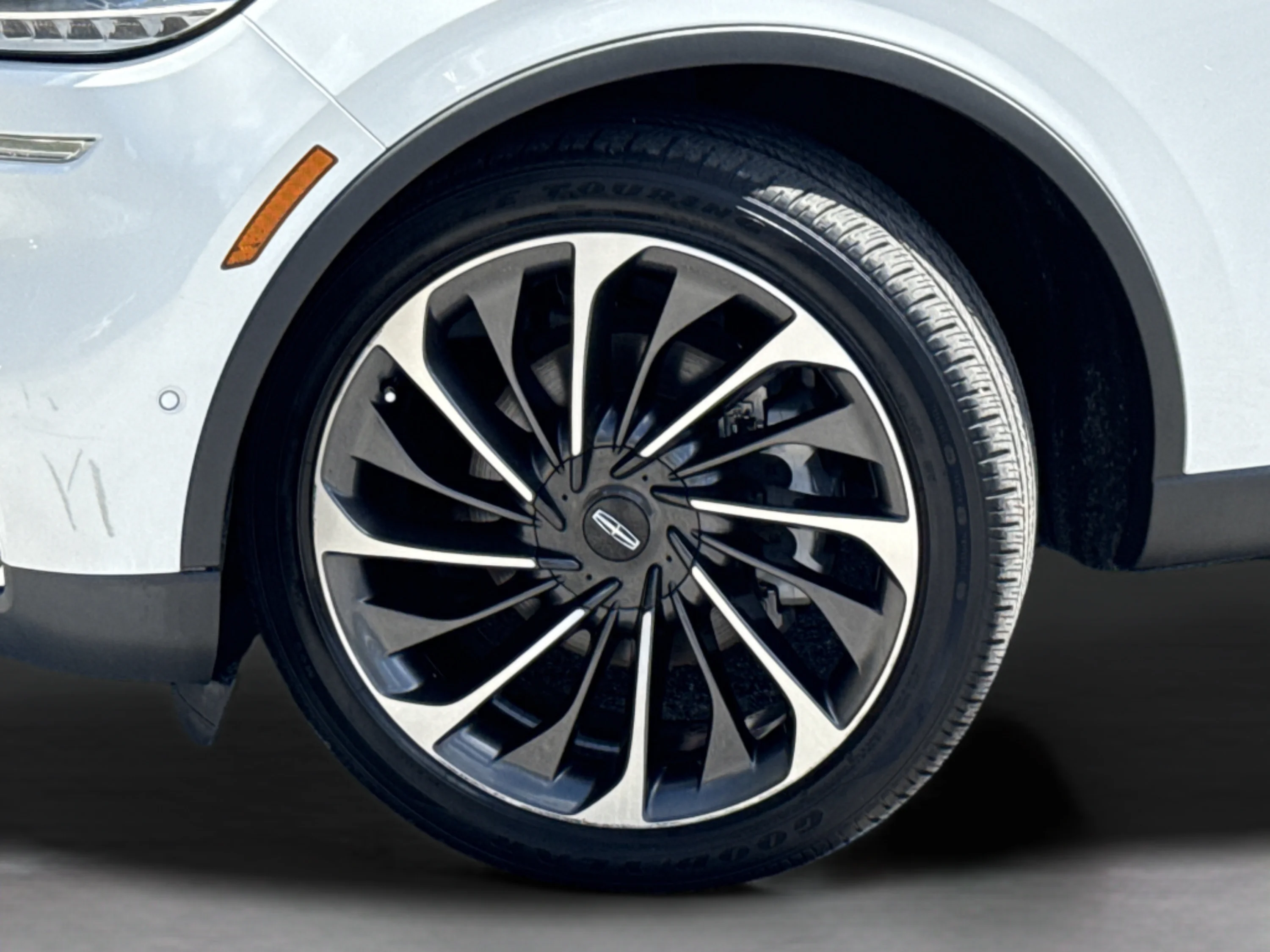 Used 2020 Pristine White Metallic Tri-Coat Lincoln Reserve image 48