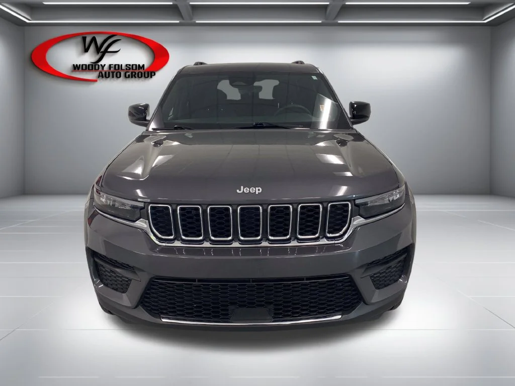 Used 2025 Gray Jeep Laredo image 2