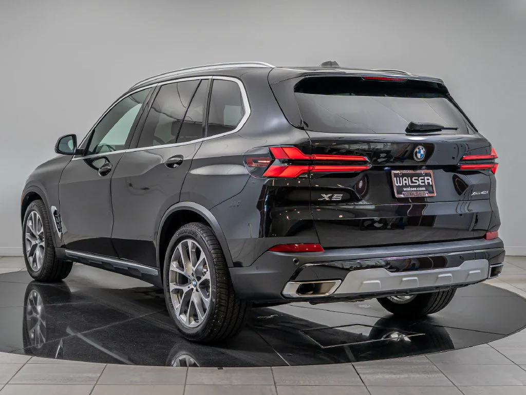 Used 2024 Black Sapphire Metallic BMW xDrive40i image 6
