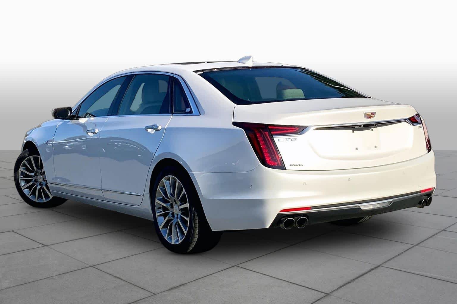 Used 2019 Crystal White Tricoat Cadillac Premium Luxury AWD image 12