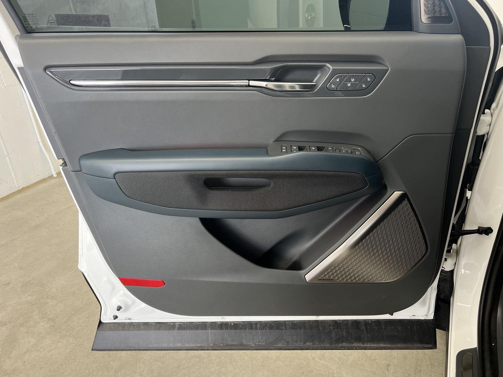 Used 2024 Snow White Pearl Kia GT-Line image 11