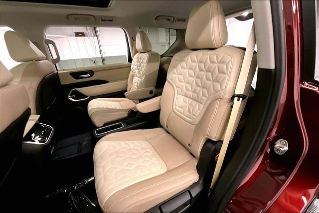 New 2026 Coulis Red Pearl/Super Black Nissan Platinum Reserve image 11