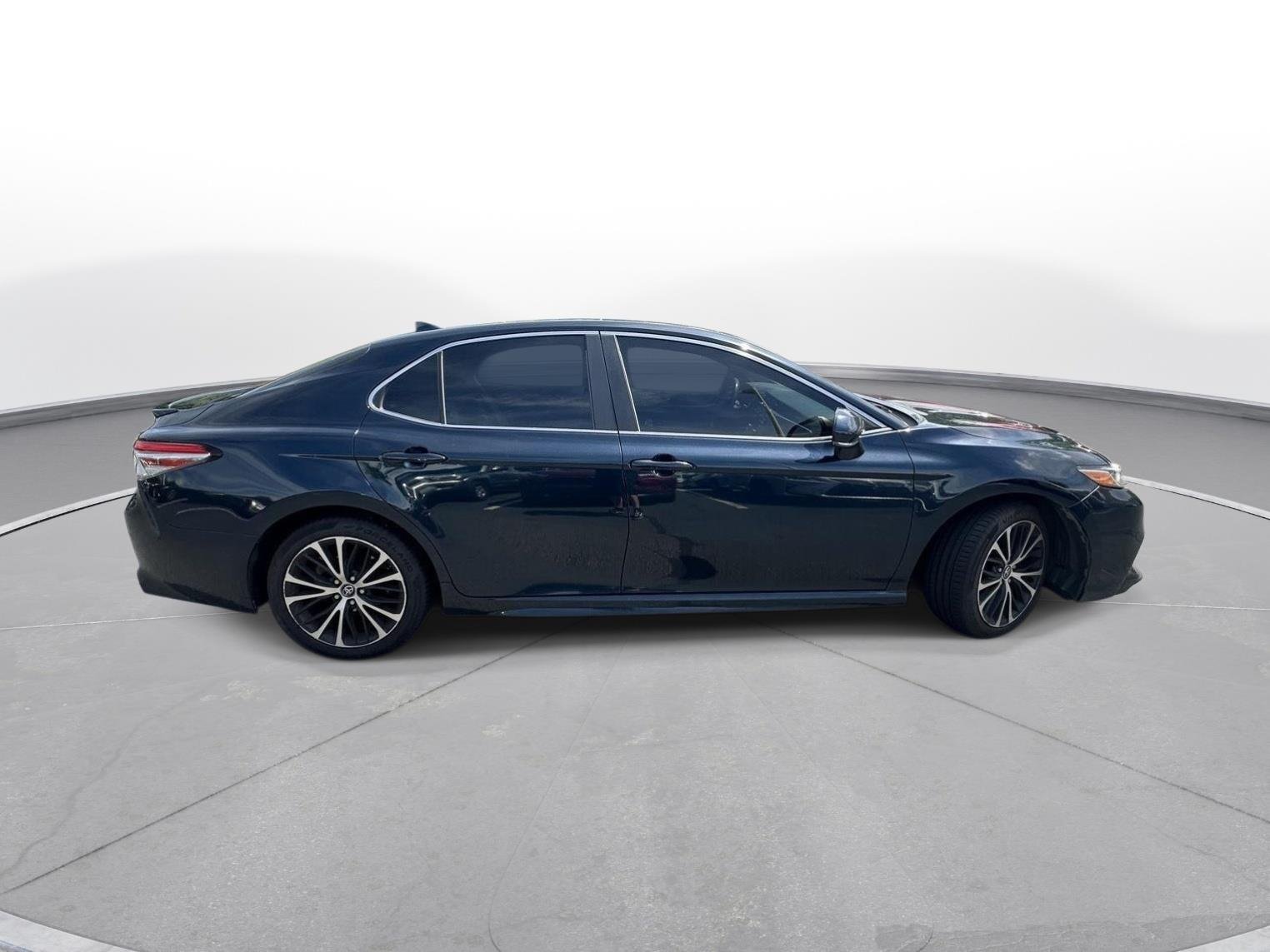 Used 2018 Galactic Aqua Mica TOYOTA SE image 5