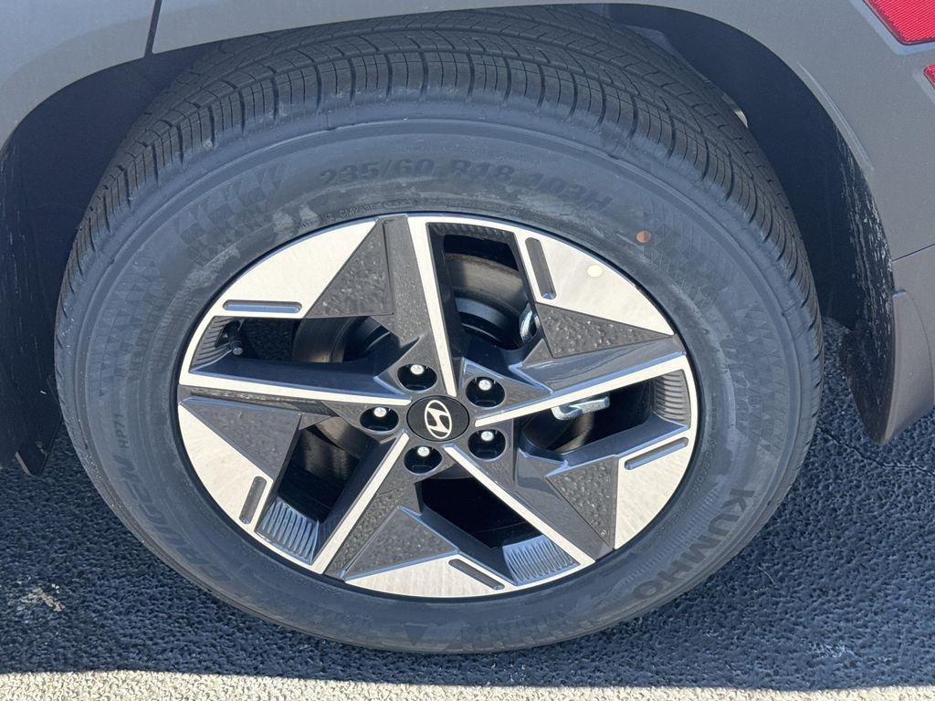 New 2026 White Hyundai SEL FWD image 18