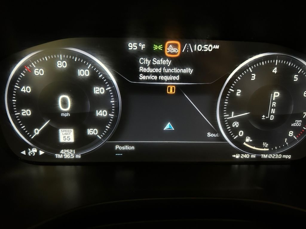 Used 2020 Blue Volvo T5 Momentum image 10