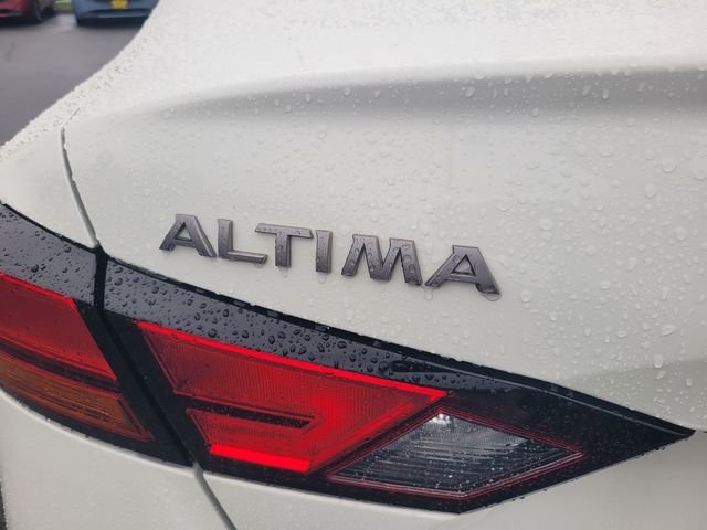 Used 2025 White Nissan 2.5 S image 10