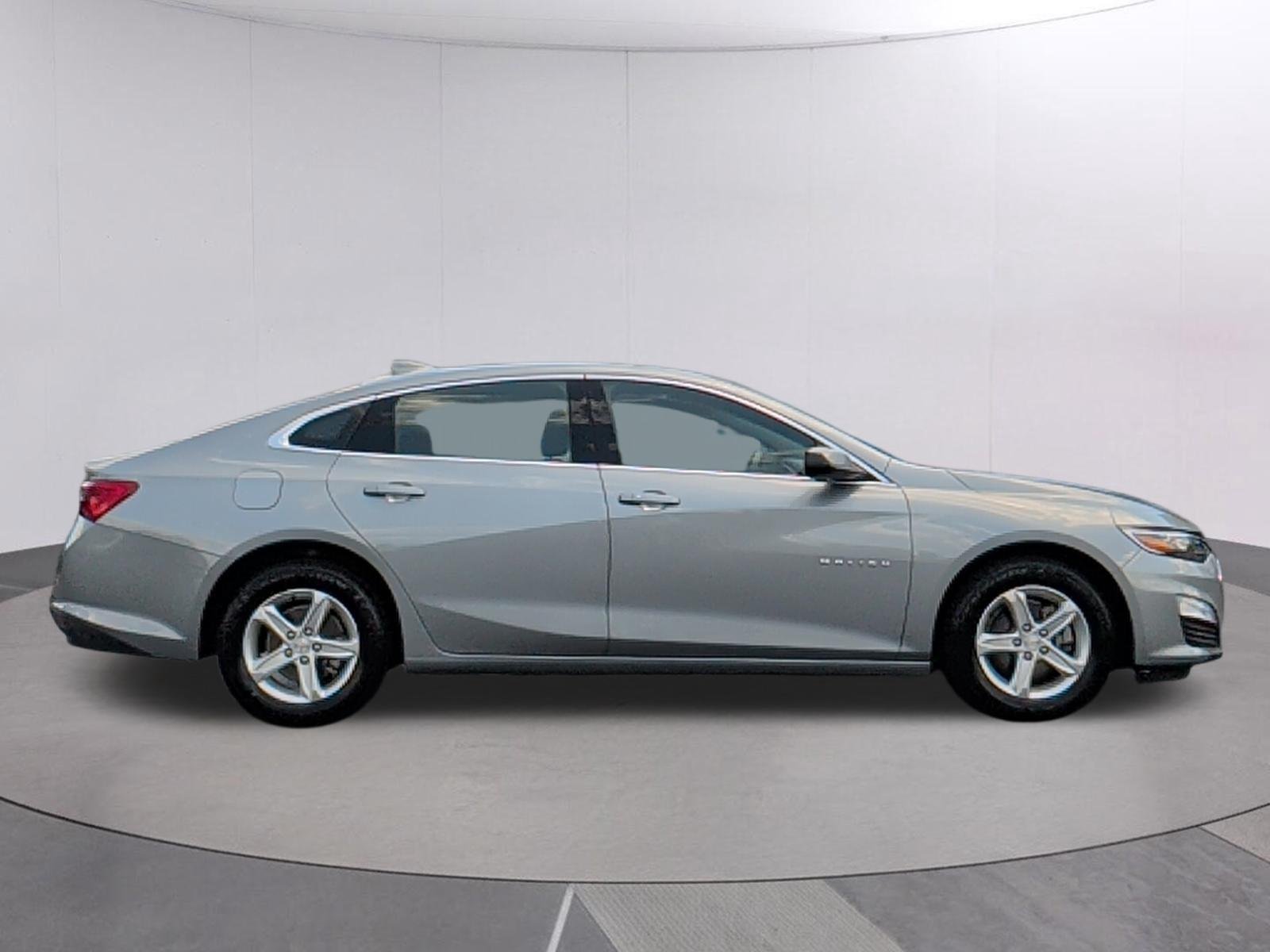 Used 2023 Sterling Gray Metallic Chevrolet LT image 6