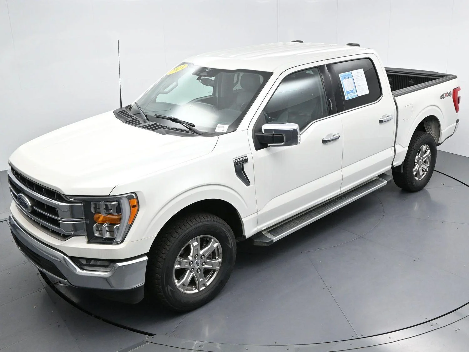Used 2023  Ford LARIAT image 42