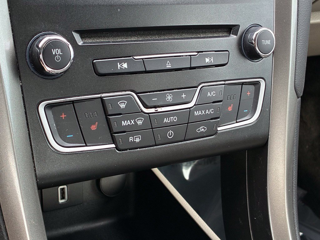 Used 2018 Gold Ford SE image 18
