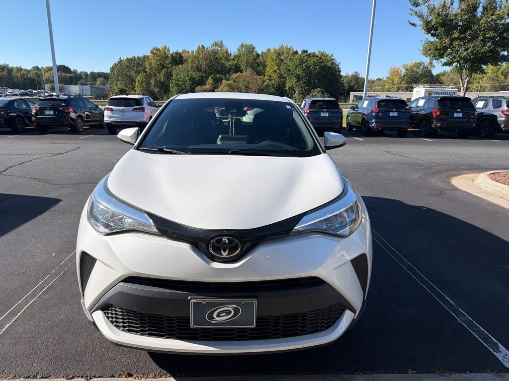 2022 Toyota C-HR LIMITED SUV Slide 1