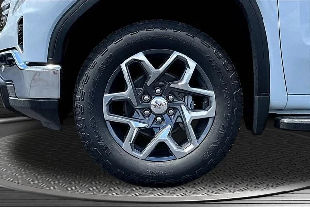 New 2026 Glacier White Tricoat GMC SLT image 12