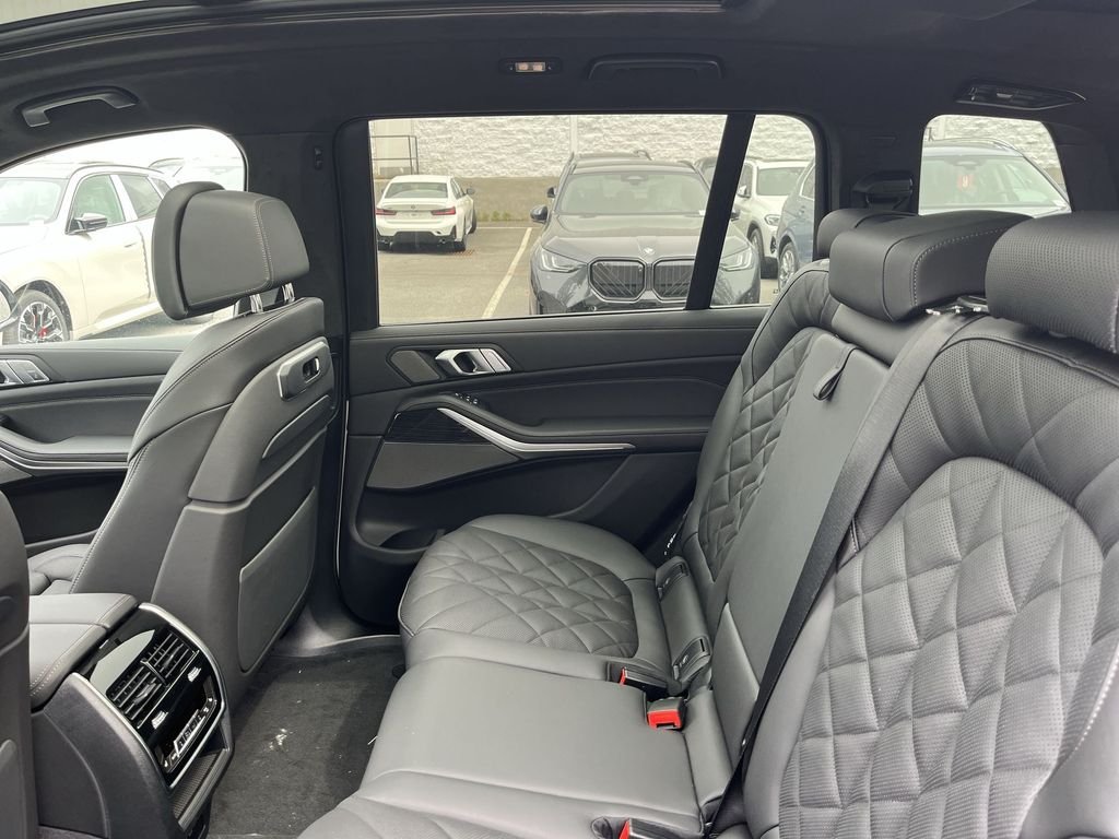 Used 2027 Alpine White BMW xDrive40i image 23