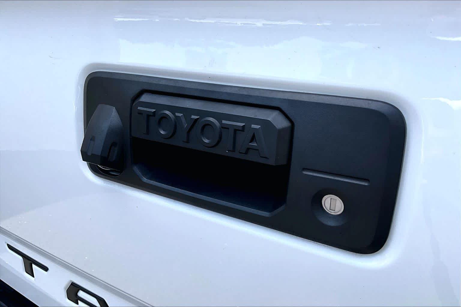 Used 2023 Ice Cap Toyota Limited image 31