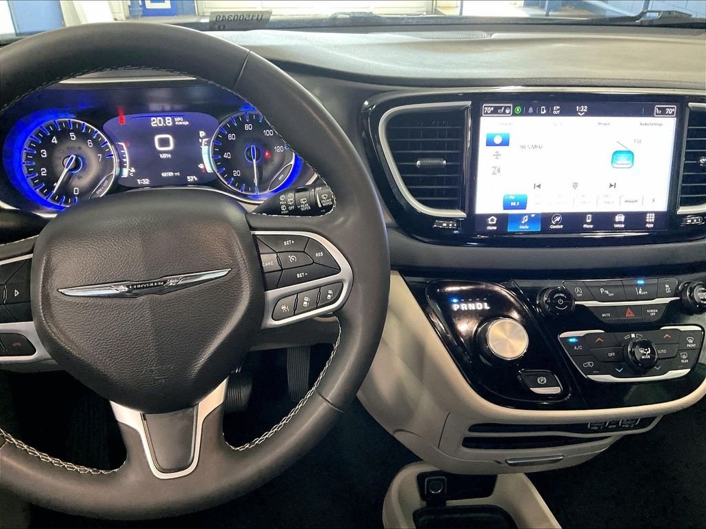 Used 2023 White Chrysler Touring L image 19
