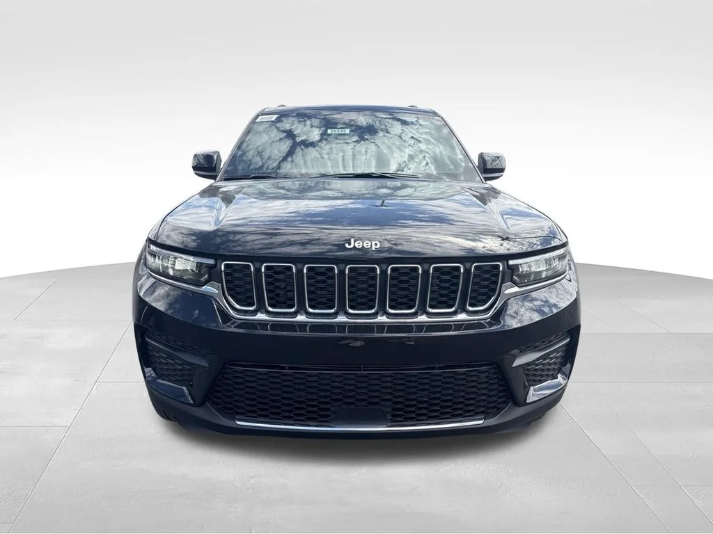 New 2026 Diamond Black Crystal Pearl-Coat Exterior Paint Jeep Laredo X image 9