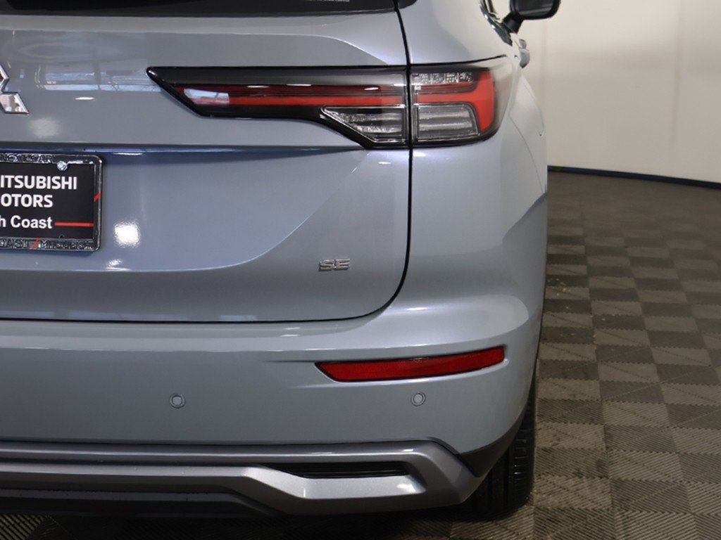 New 2026 Gray Mitsubishi SE image 19