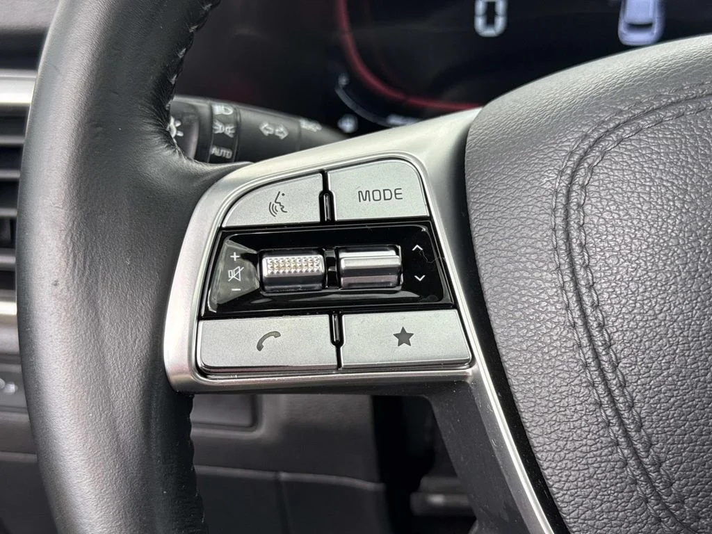 Used 2023 Black Kia S image 45