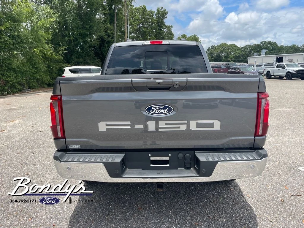 Used 2025 Gray Metallic Ford Lariat image 13