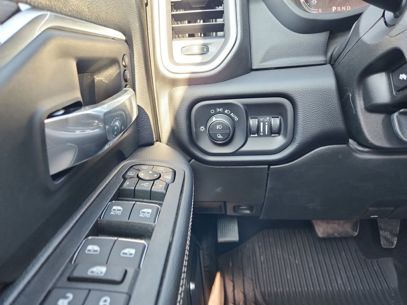 New 2026 Silver-Zynith Exterior Paint RAM Laramie image 18