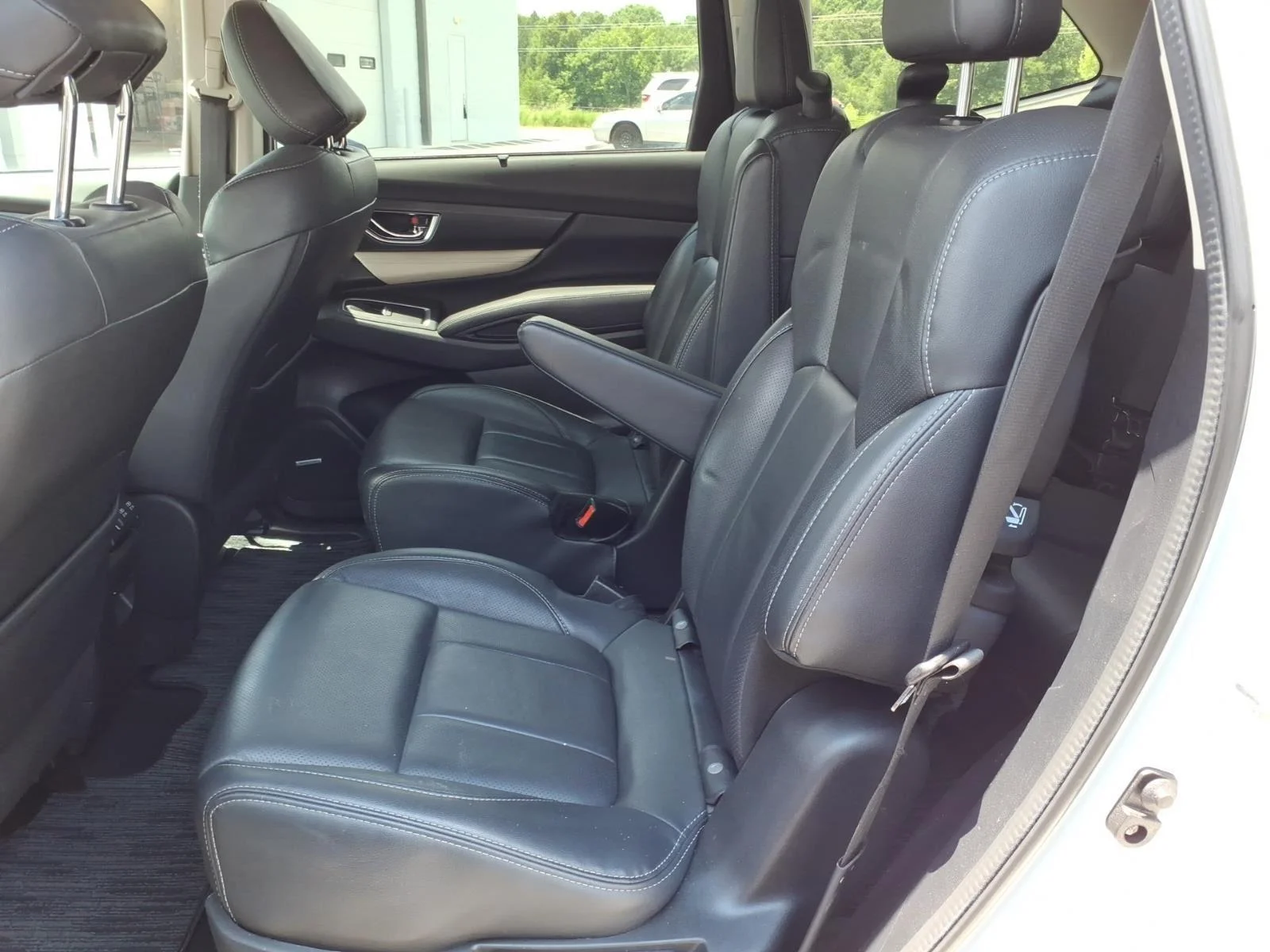 Used 2022 Crystal White Pearl Subaru Limited image 19